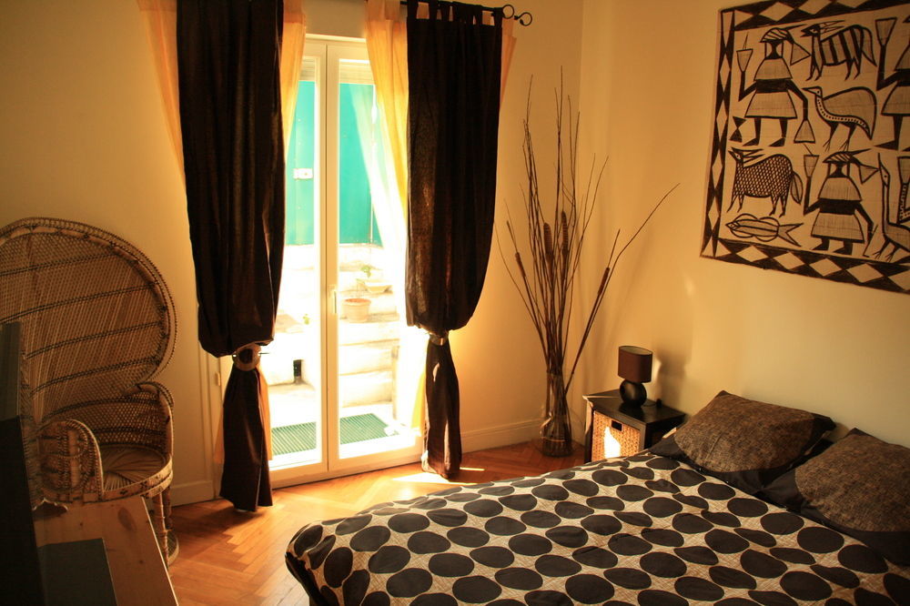 6 Bedrooms Seaview House, Old Town นีซ ภายนอก รูปภาพ